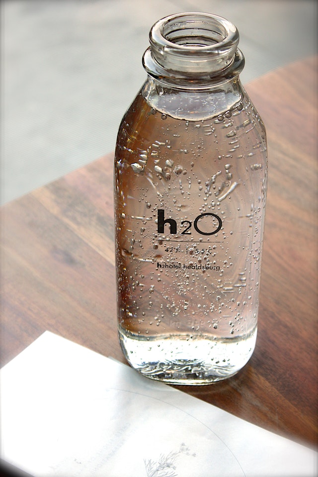 Cách chọn nước uống đóng bình có chất lượng tốt và an toàn cho sức khỏe là điều nhiều người quan tâm