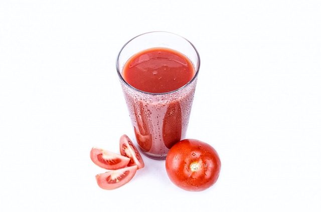 Nước ép cà chua giúp đẹp da, giảm cân hiệu quả