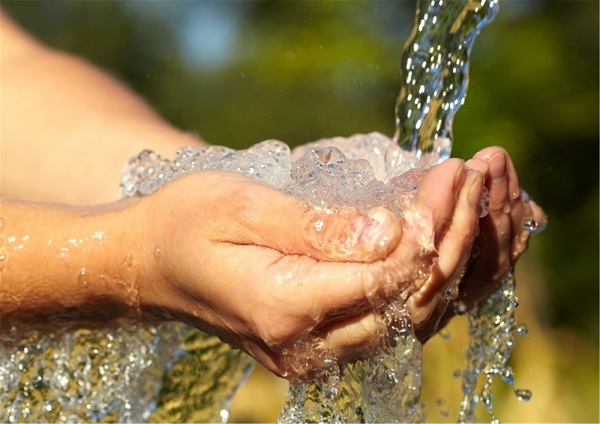 Nước thải có thể khiến nguồn nước sinh hoạt có mùi, không còn trong sạch