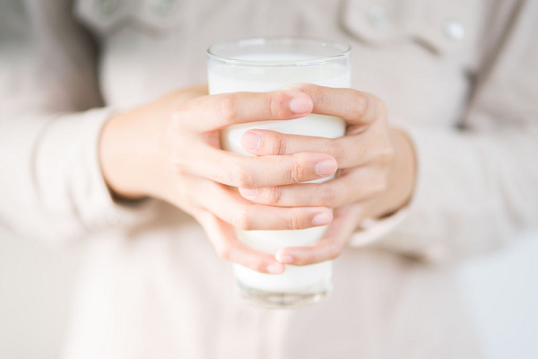 Sữa tươi có tác dụng làm dịu cơn đau dạ dày