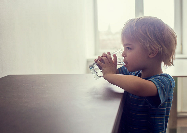 Một ngày uống bao nhiêu lít nước là đủ cho cơ thể của con người 