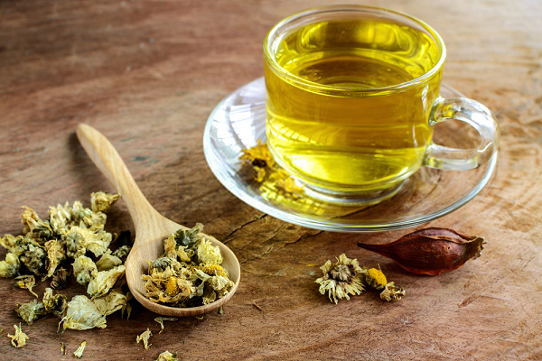 Trong trà hoa cúc có chứa chất apigenin ngăn ngừa ung thư