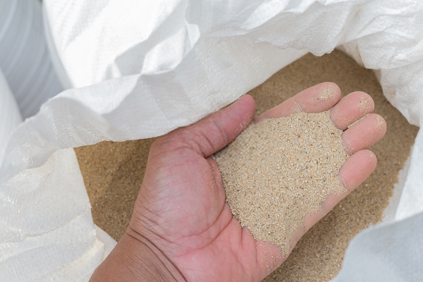 Cát Thạch Anh có tác dụng loại bỏ mùi hôi, đem đến cho người dùng nguồn nước trong lành, tinh khiết, đảm bảo vệ sinh an toàn